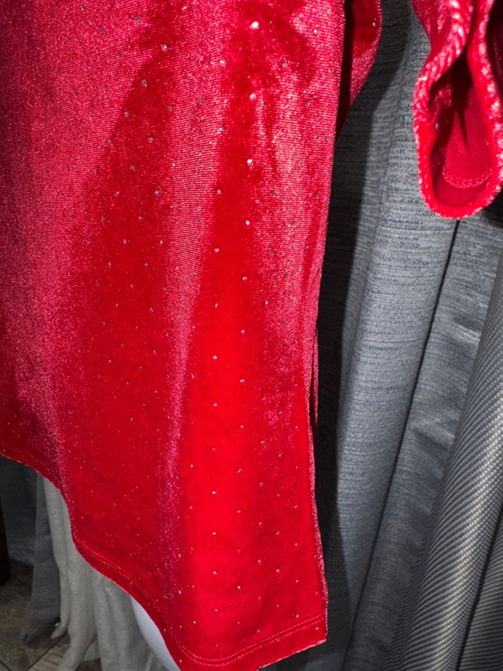 LoveTrend- NWT Velvet Red Puff Sleeve Top Size Large - Picture 11 of 14